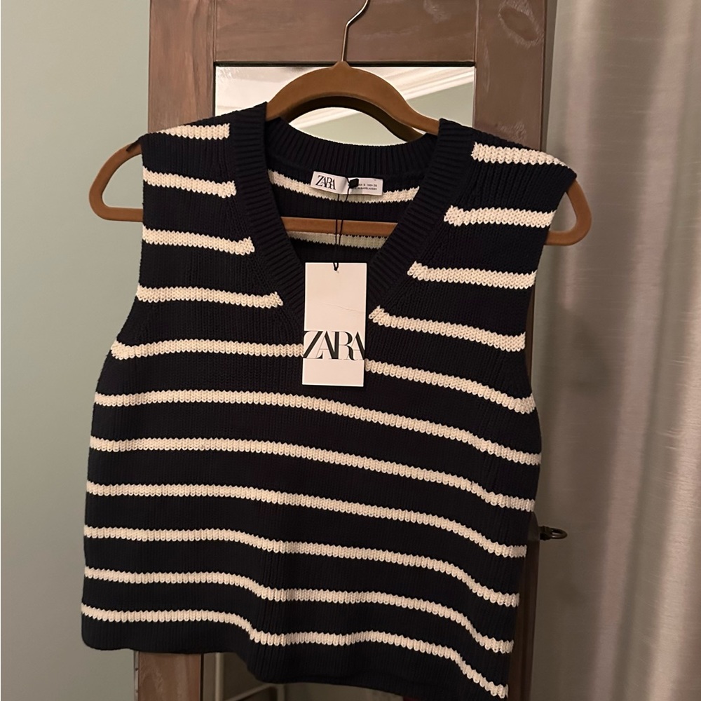 Nwt Zara sleeves V neck sweater. Super cute size S.